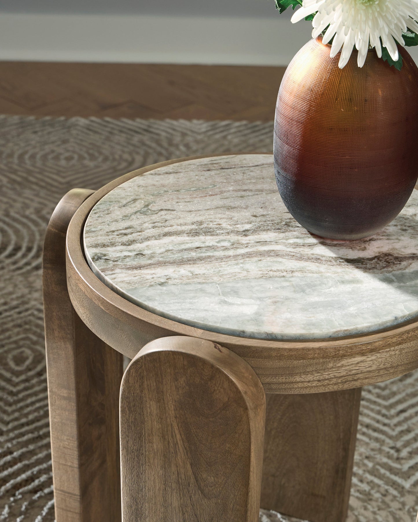 A4000722 - Accent Table **NEW ARRIVAL**