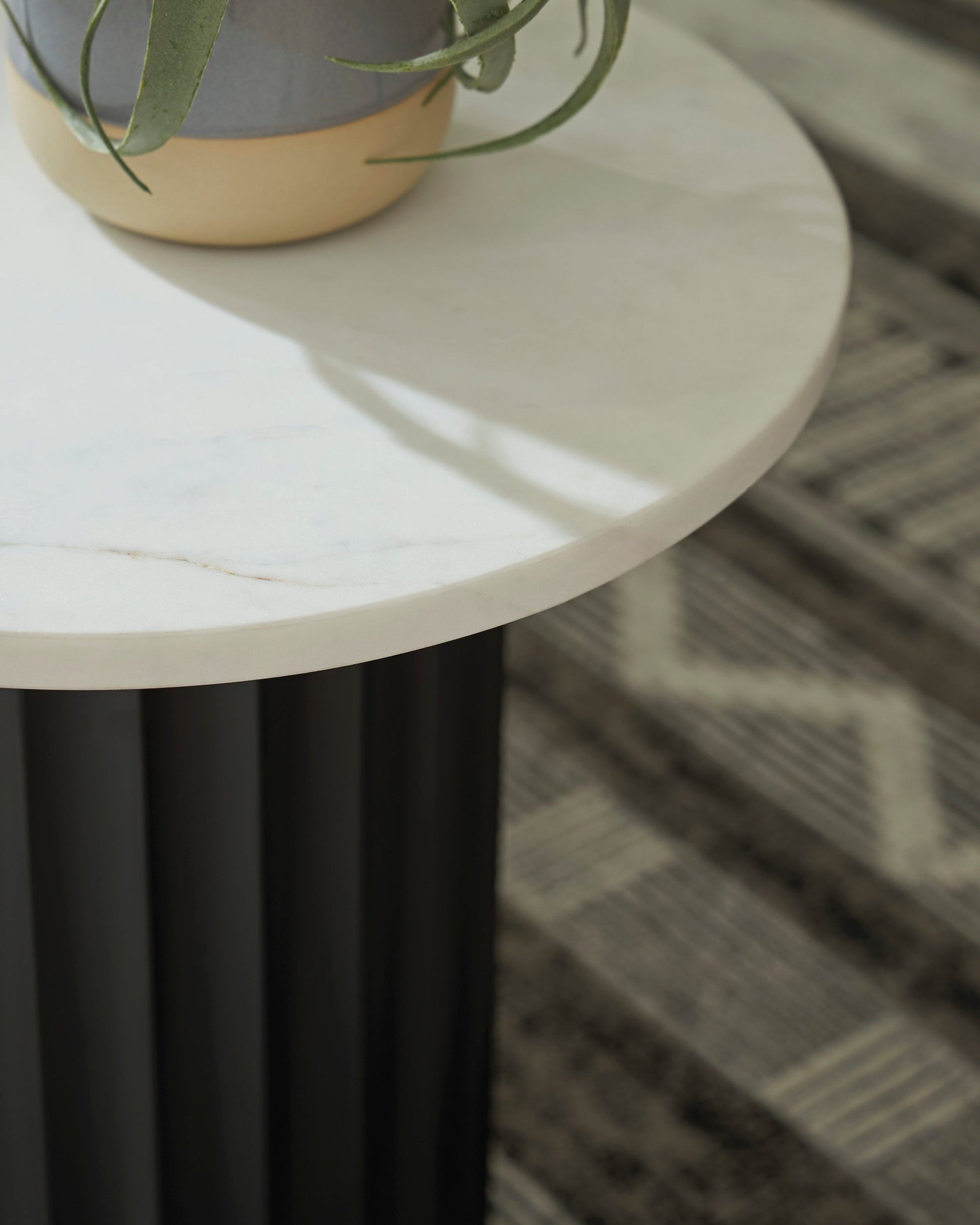 A4000724 - Accent Table **NEW ARRIVAL**