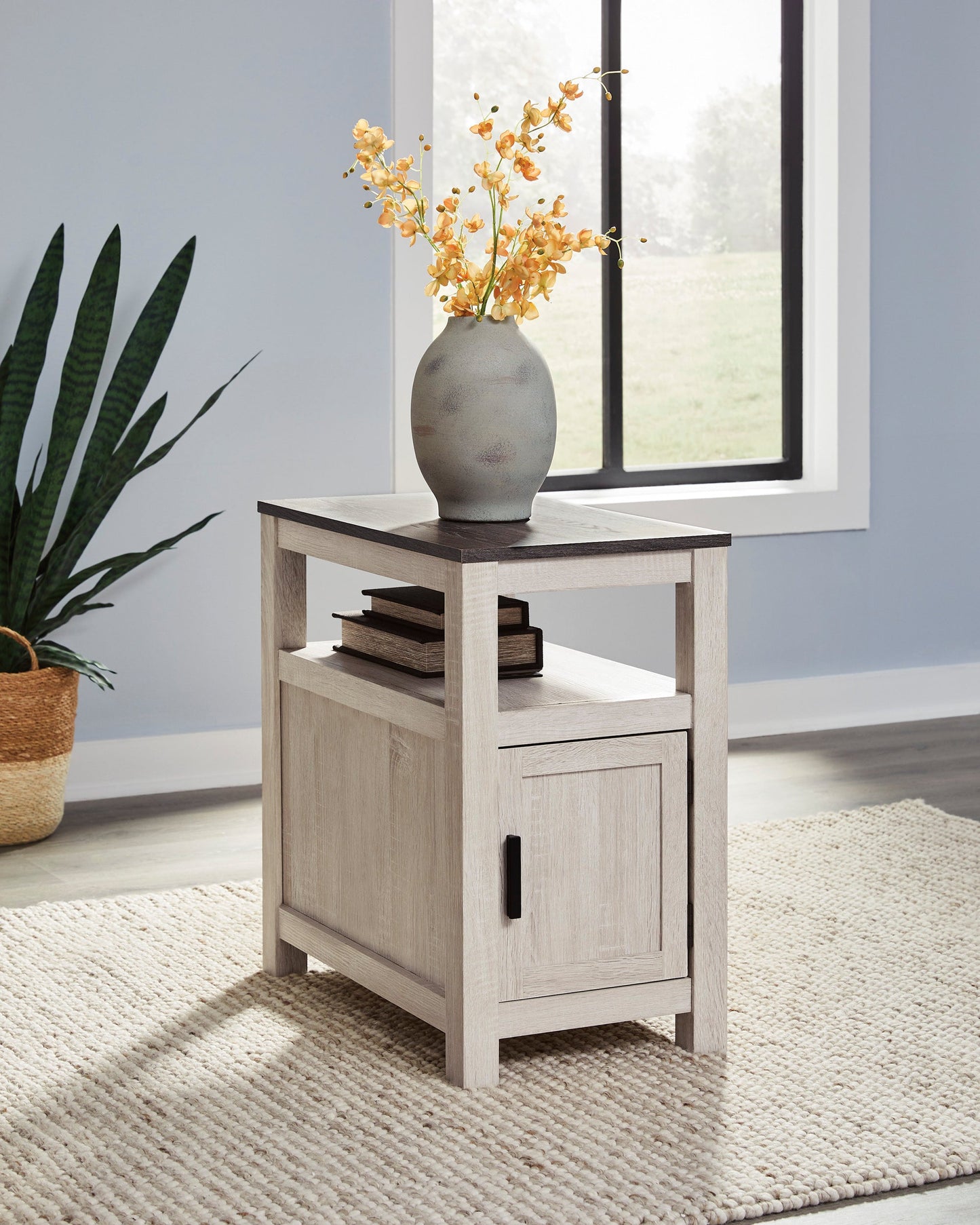 T190-217 - End Table **NEW ARRIVAL**