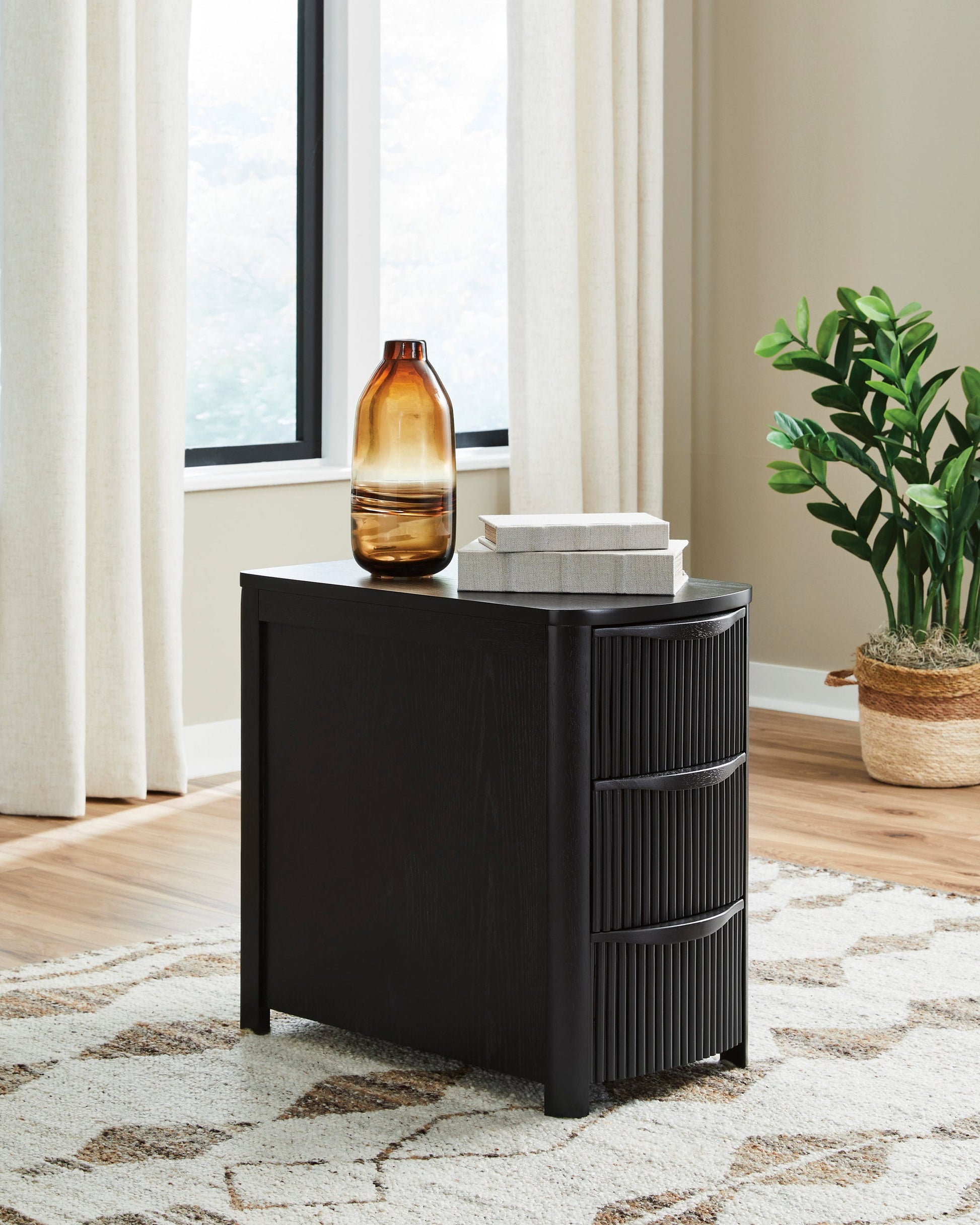 T208-117 - End Table (USB-A / USB-C Ports) **NEW ARRIVAL**